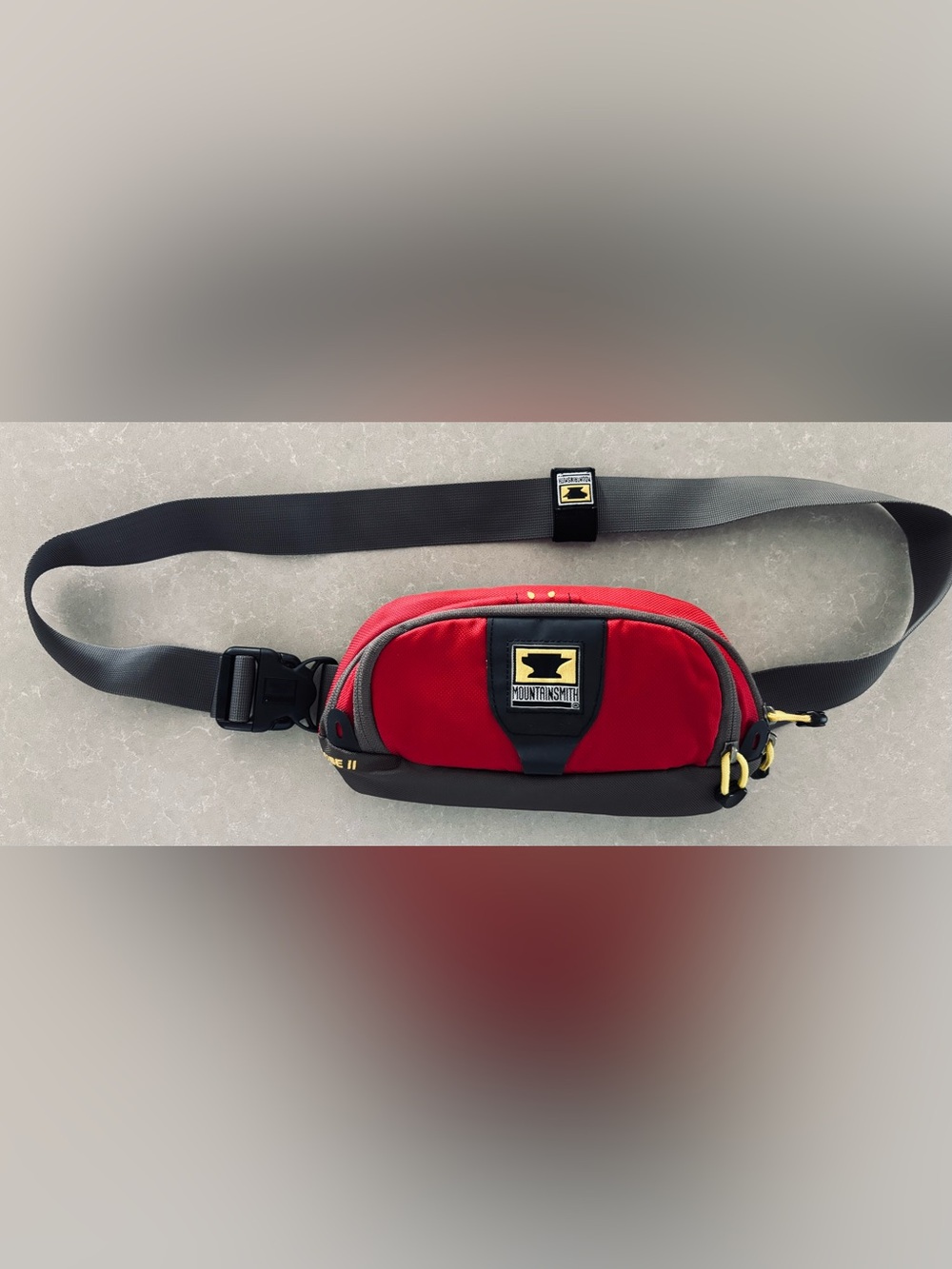 Unisex Mountainsmith Red and Gray Belt Bag — Compact Everyday Carry